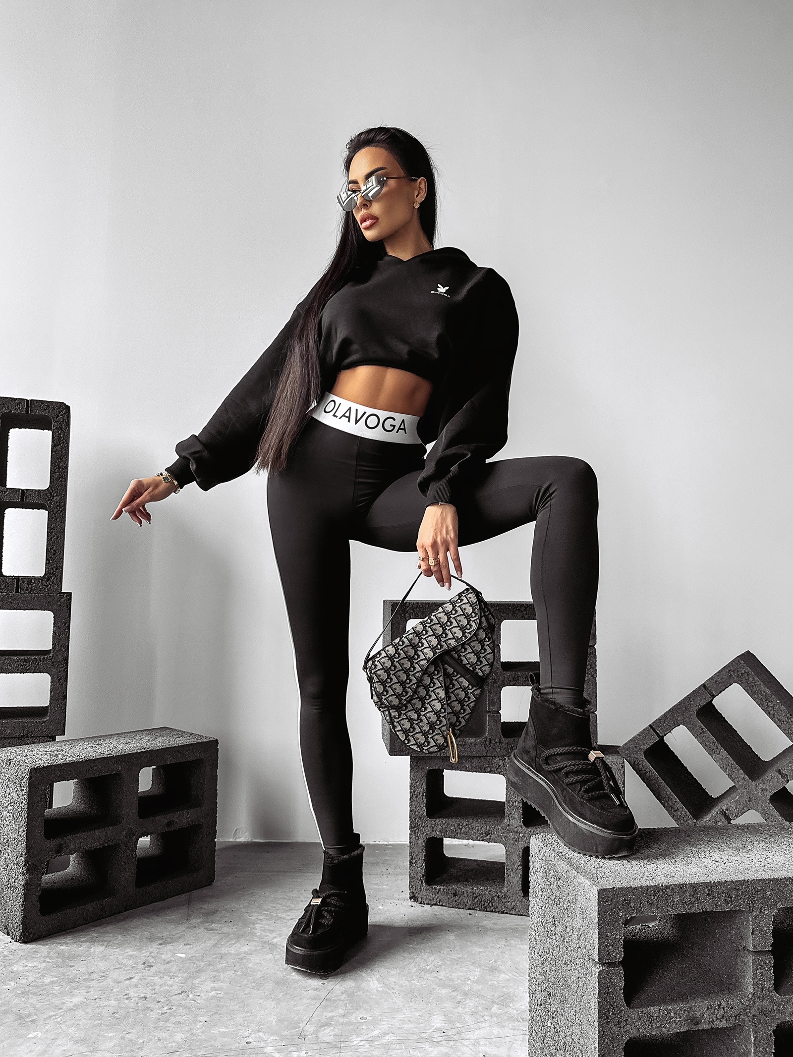 Bluza z kapturem bunny GATITO OLAVOGA czarna Bluza z kapturem bunny GATITO OLAVOGA czarna