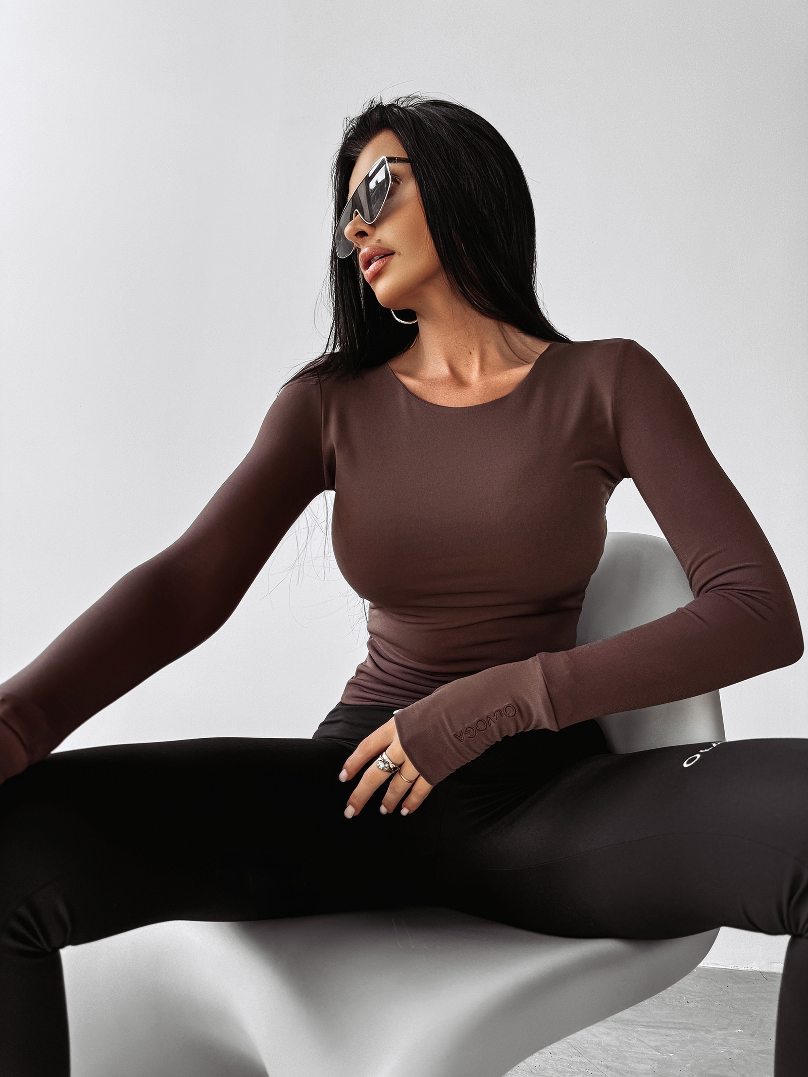 Bluzka klasyczna dopasowana BLAZI OLAVOGA brązowa Bluzka klasyczna dopasowana BLAZI OLAVOGA brązowa