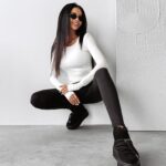 Bluzka klasyczna dopasowana BLAZI OLAVOGA ecru