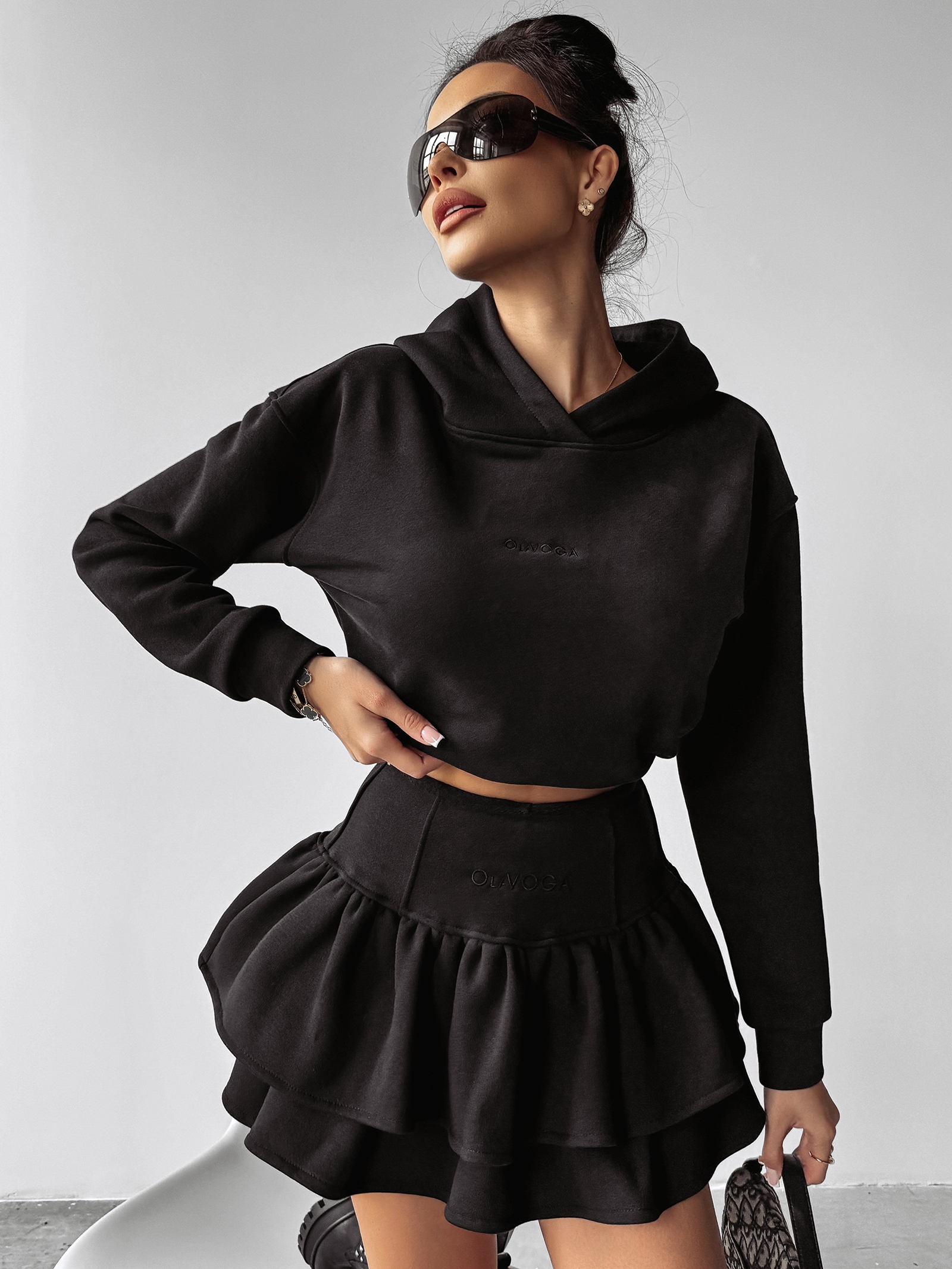 Bluza klasyczna z kapturem VOLA OLAVOGA czarna Bluza klasyczna z kapturem VOLA OLAVOGA czarna