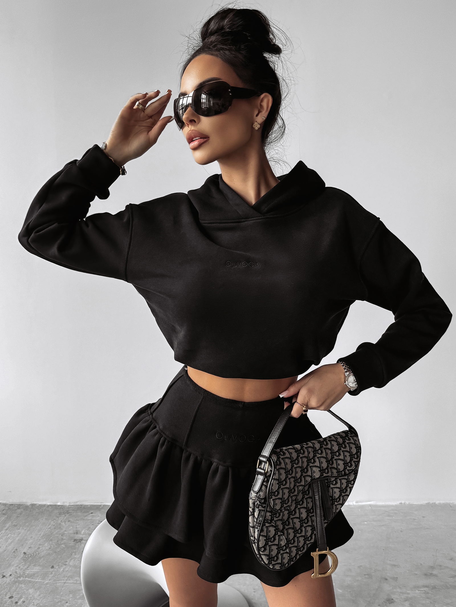 Bluza klasyczna z kapturem VOLA OLAVOGA czarna Bluza klasyczna z kapturem VOLA OLAVOGA czarna