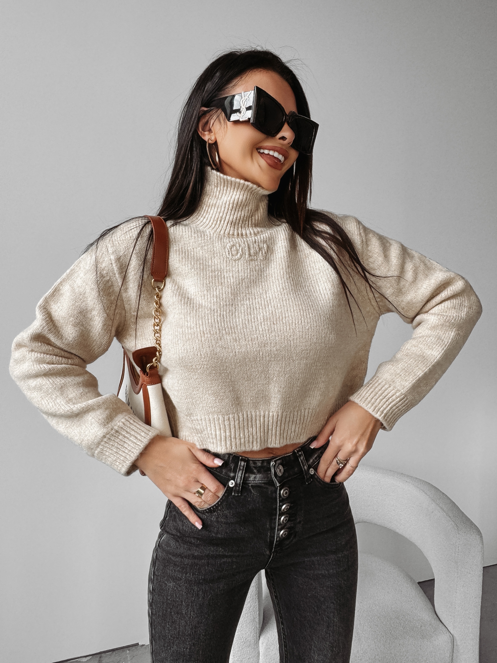 Sweter krótki z golfem Leila Ola Voga beżowy