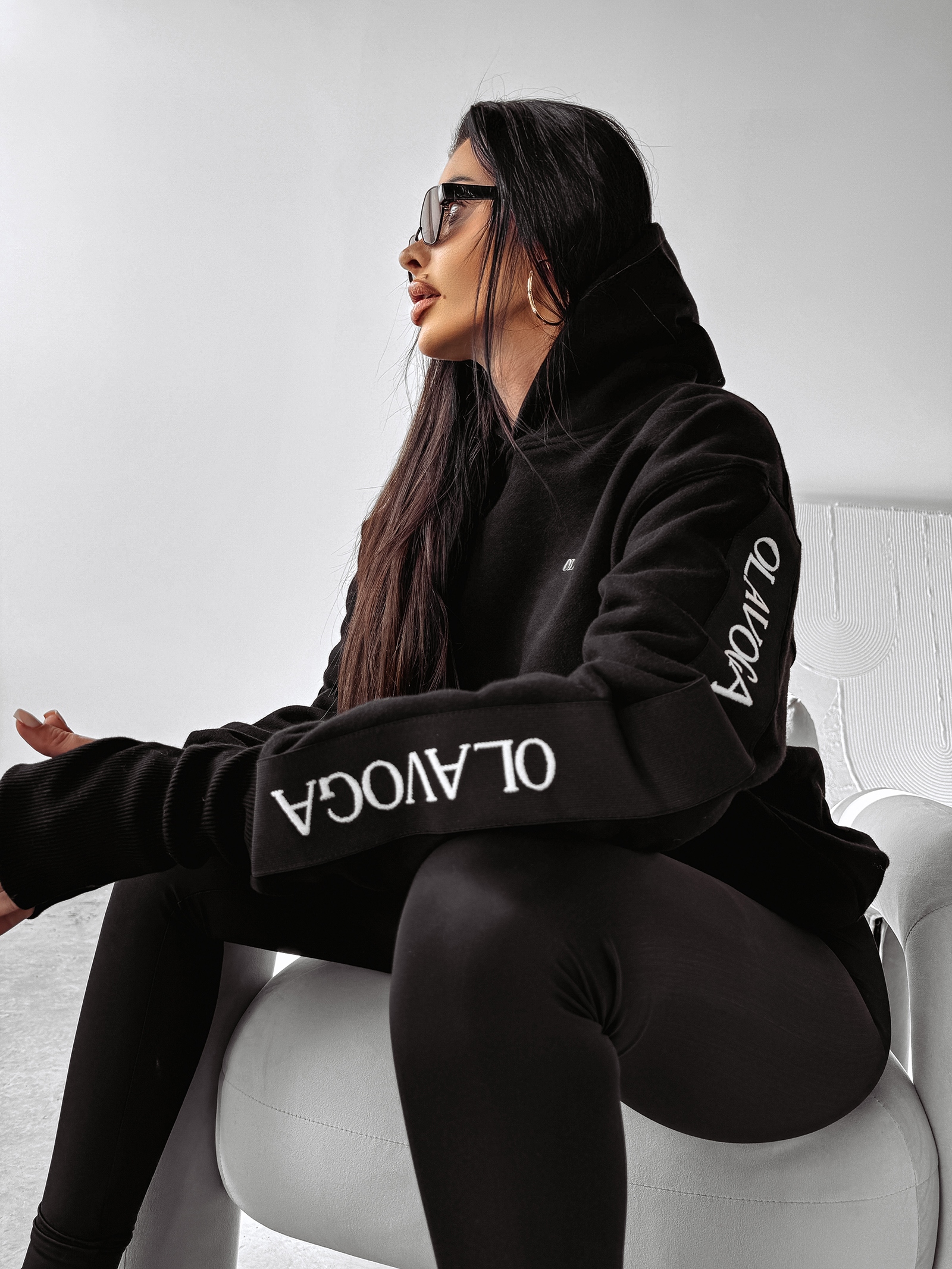 Bluza damska z kapturem CARRINE OLAVOGA czarna