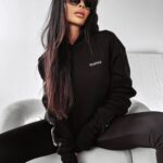 Bluza damska z kapturem CARRINE OLAVOGA czarna