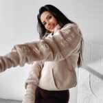 Bluza damska z kapturem CARRINE OLAVOGA beżowa