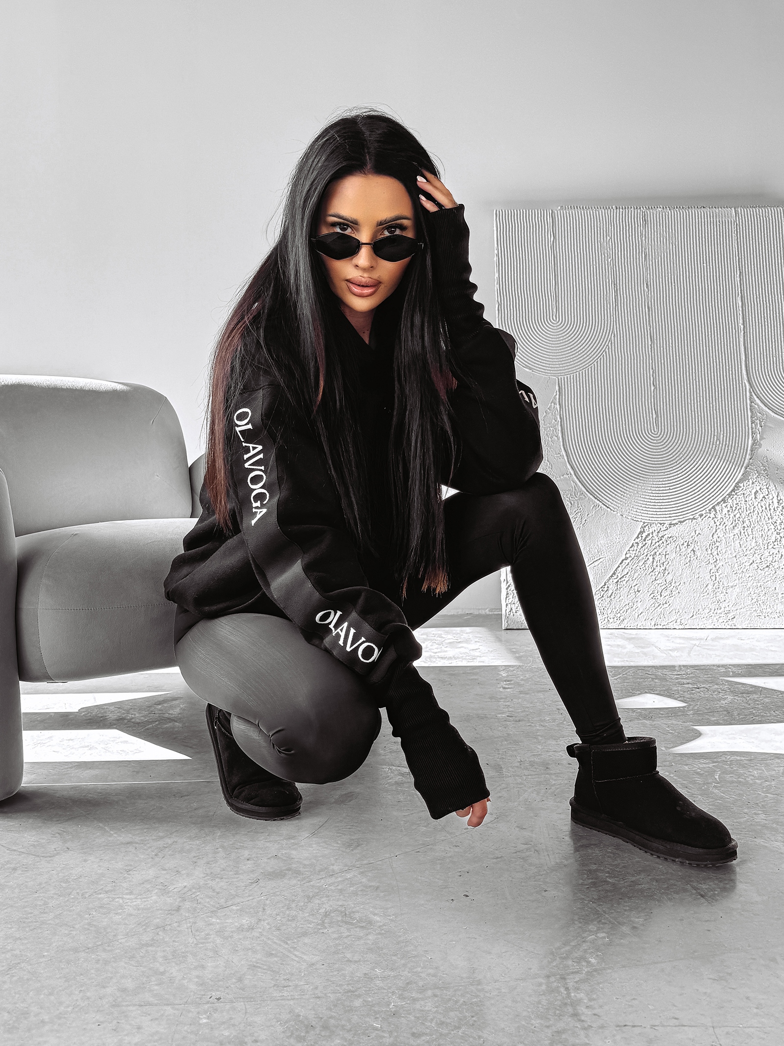 Bluza damska z kapturem CARRINE OLAVOGA czarna