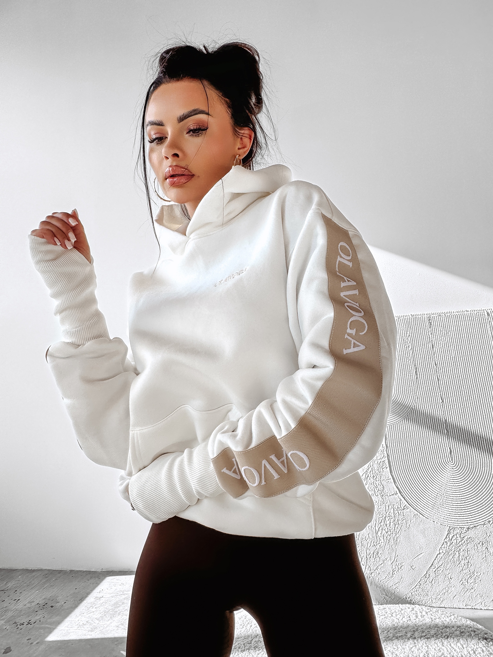 Bluza damska z kapturem CARRINE OLAVOGA ecru