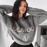 Sweter logowany STINE OLAVOGA szary