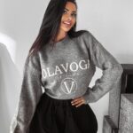 Sweter logowany STINE OLAVOGA szary