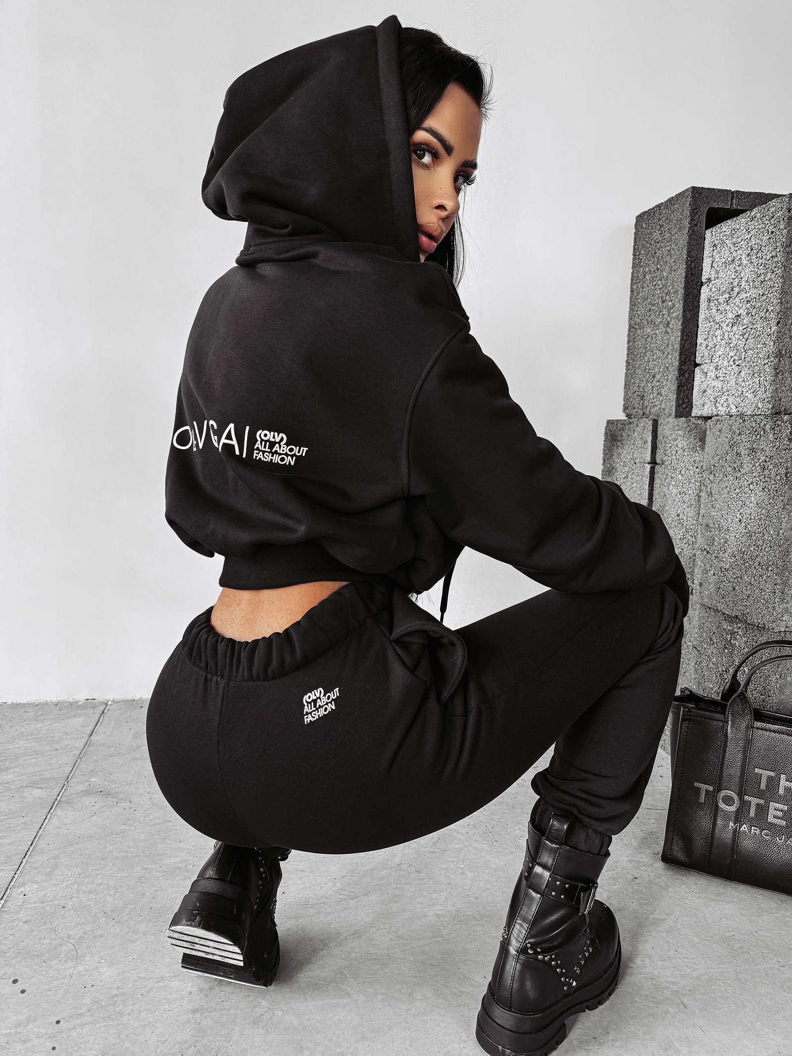 Komplet dresowy damski CALISTA OLAVOGA czarny Komplet dresowy damski CALISTA OLAVOGA czarny