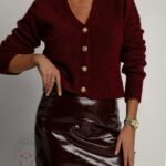 Sweterek z ozdobnymi guzikami Flosti bordowy