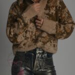 Sweter ze złotą nitką Elper beżowo-khaki