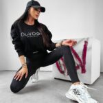 Bluza klasyczna z logo Creme Ola Voga czarna