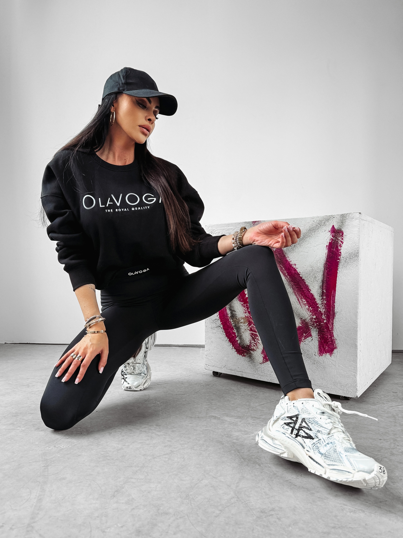 Bluza klasyczna z logo Creme Ola Voga czarna