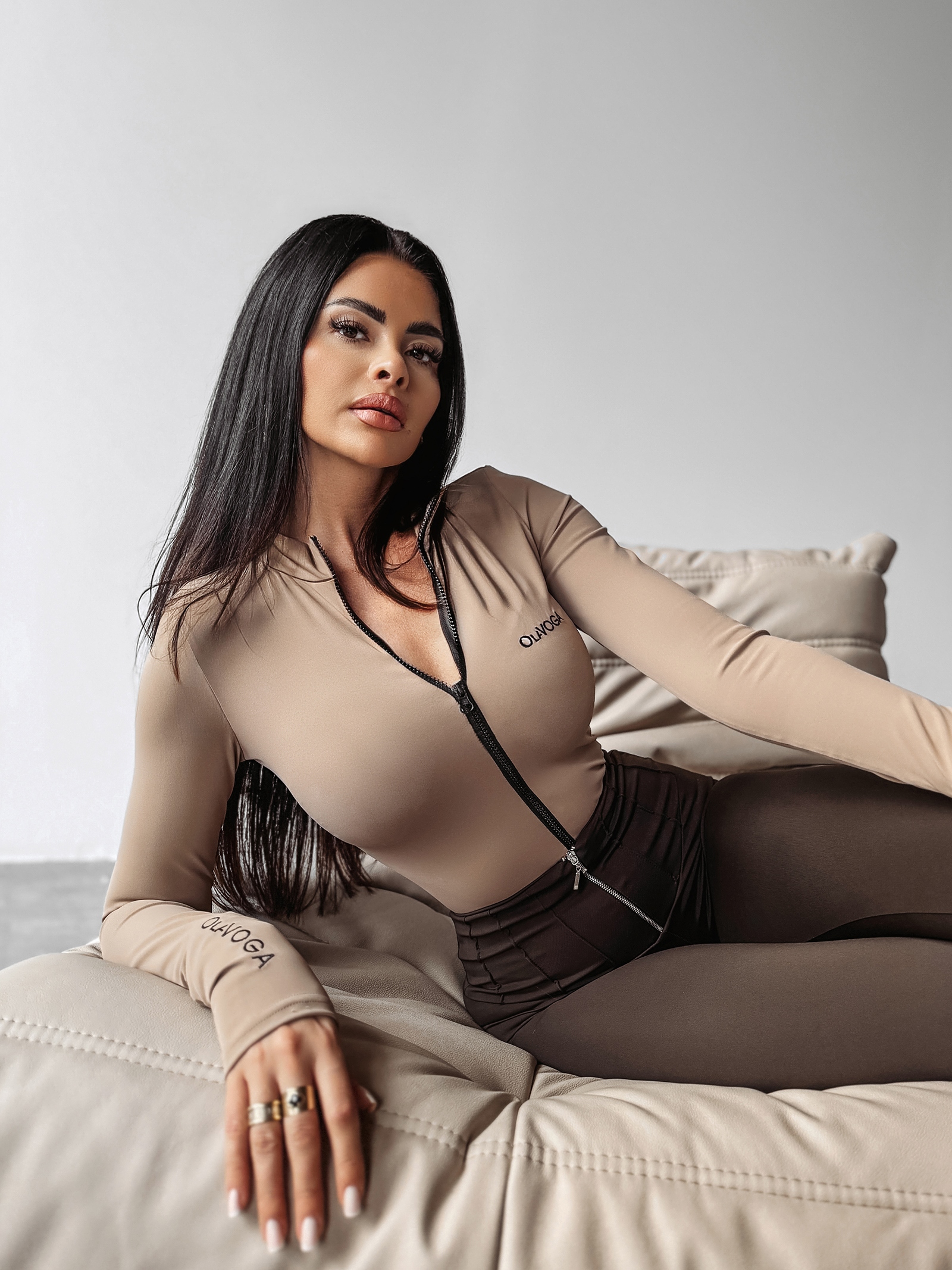 Body elastyczne FITTI OLAVOGA beżowe Body elastyczne FITTI OLAVOGA beżowe