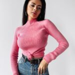 Sweter półgolf KRISTIN OLAVOGA różowy