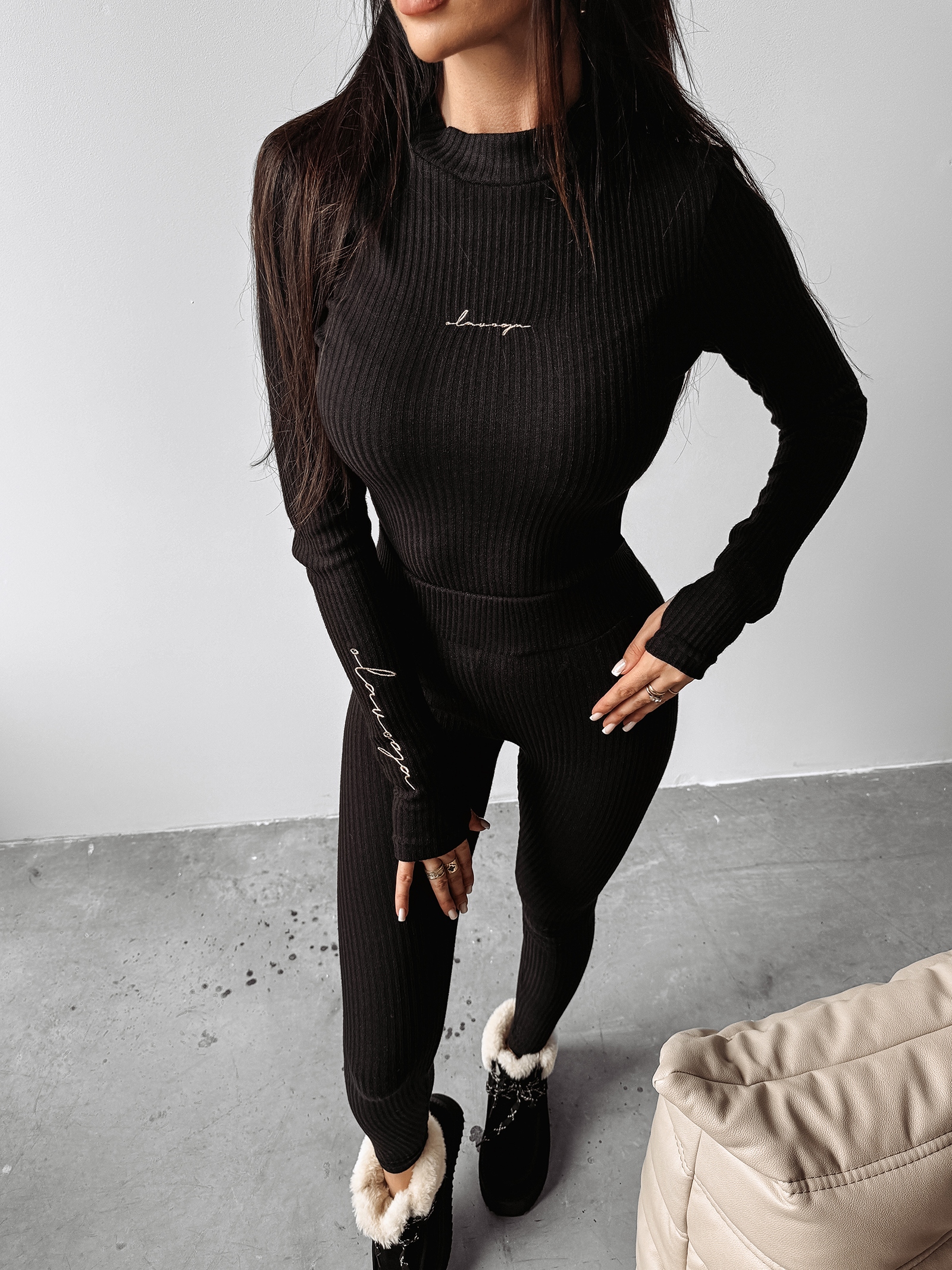 Komplet prążkowany CHARLI OLAVOGA czarny