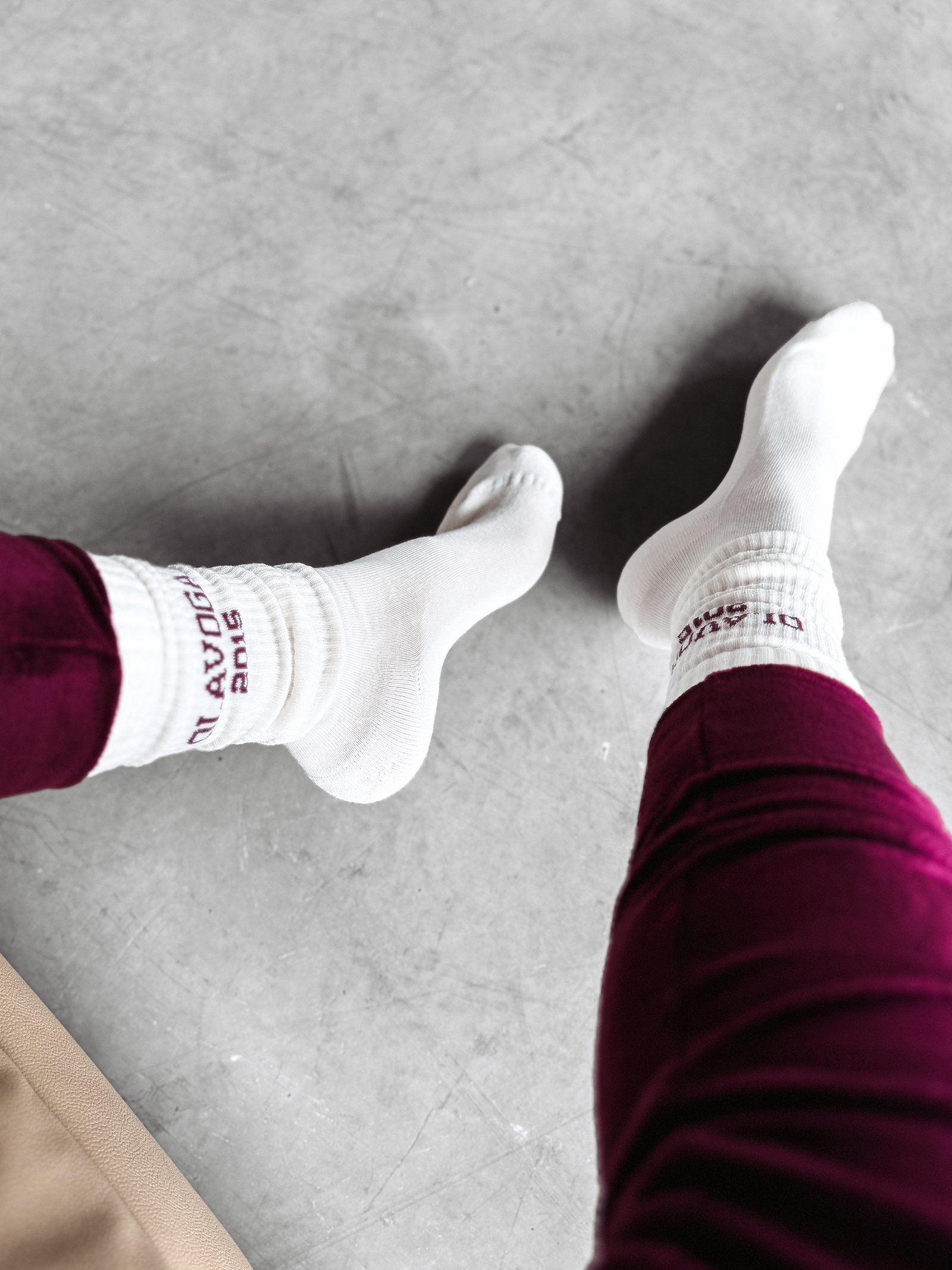 Skarpetki damskie KAVISO OLAVOGA ecru-bordo Skarpetki damskie KAVISO OLAVOGA ecru-bordo