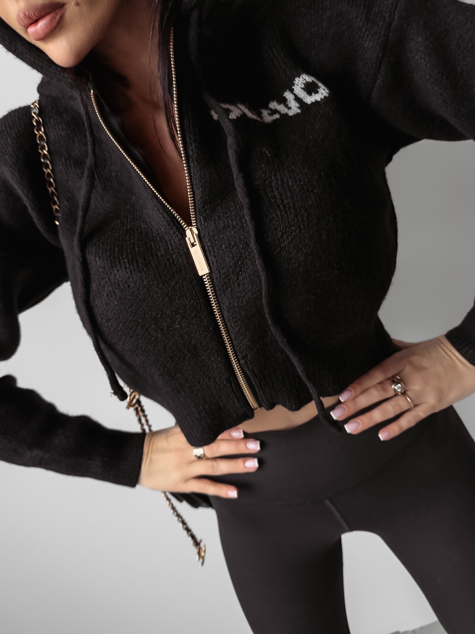 Sweter z kapturem Violet Ola Voga czarny