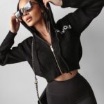 Sweter z kapturem Violet Ola Voga czarny