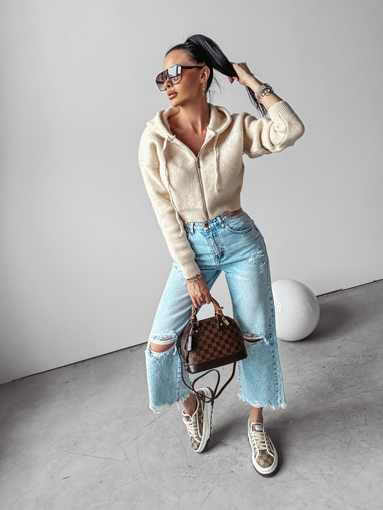 Sweter z kapturem VIOLET OLAVOGA beżowy Sweter z kapturem VIOLET OLAVOGA beżowy