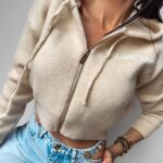 Sweter z kapturem VIOLET OLAVOGA beżowy