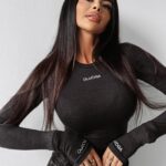 Bluzka przylegająca MOHI OLAVOGA czarna