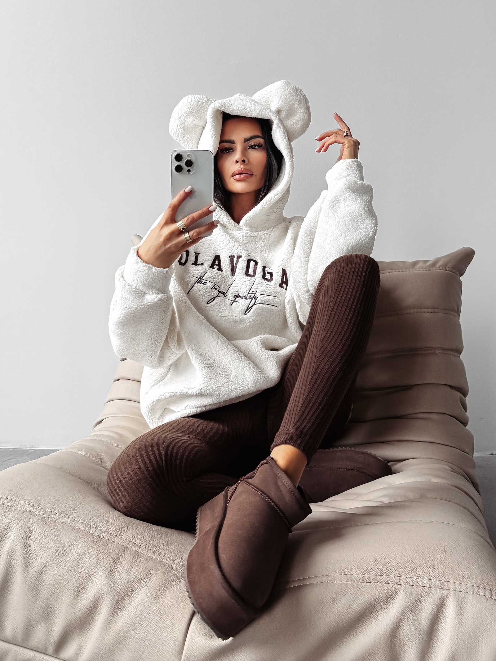 Bluza hoodie AGNELI OLAVOGA ecru