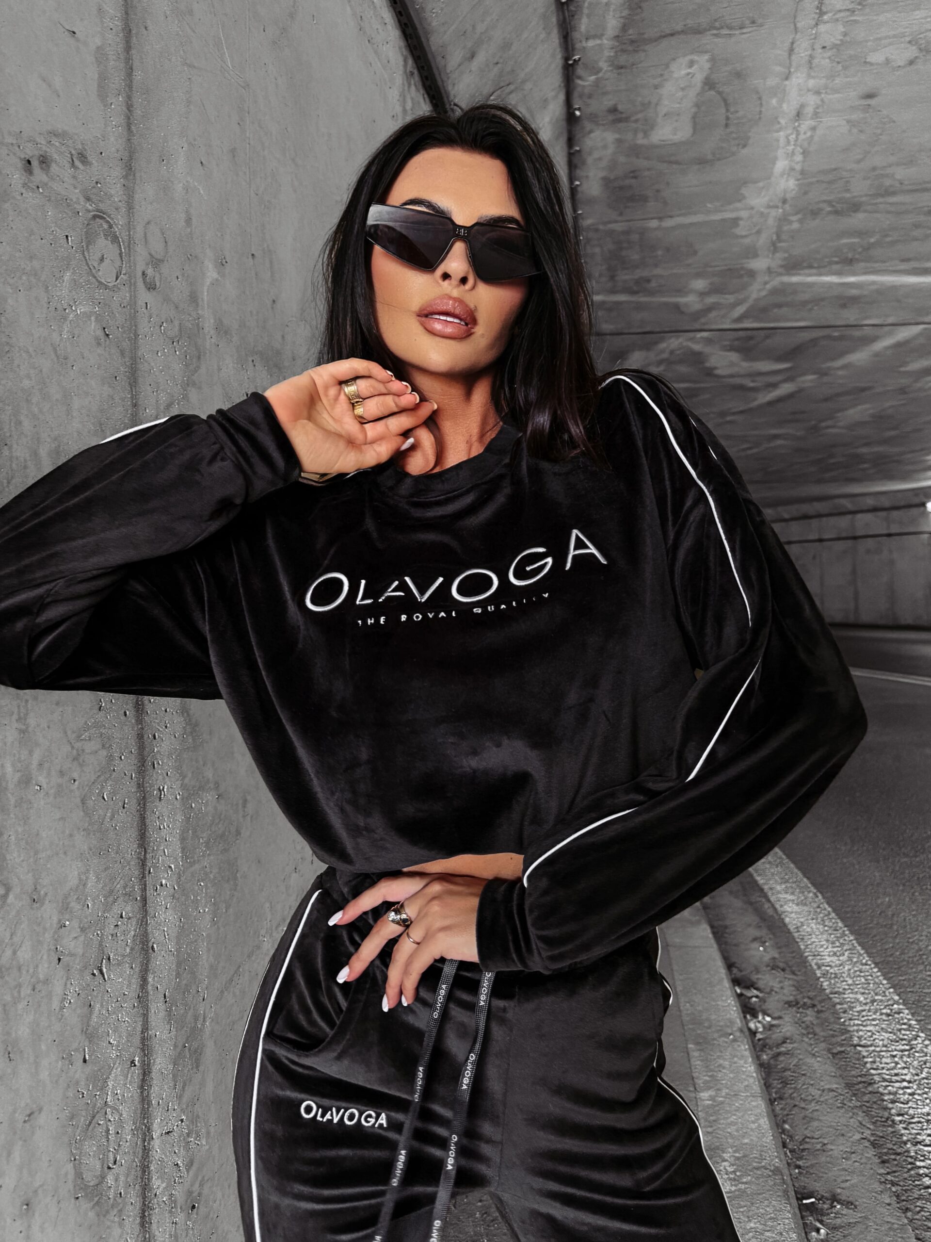 Komplet dres welurowy damski DRESSY OLAVOGA czarny