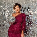 Sukienka cekinowa Revia różowa