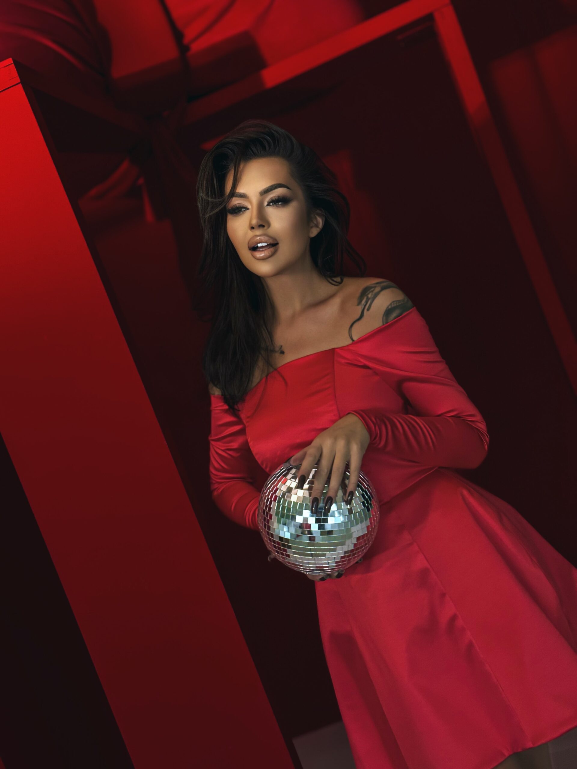 Sukienka wieczorowa NB Bugaro czerwona Sukienka wieczorowa NB Bugaro czerwona