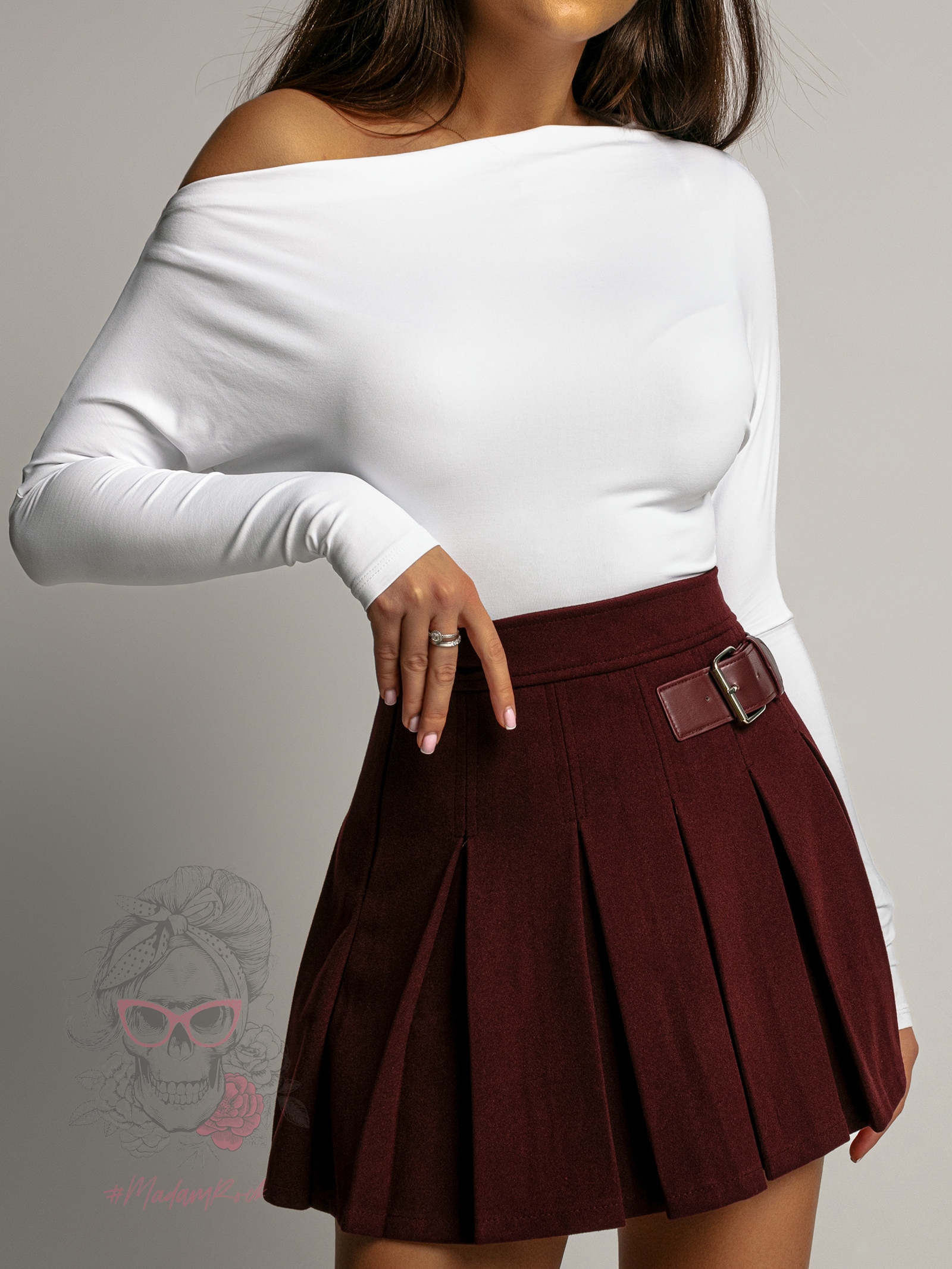 Bluzka z lejącym dekoltem Litsa biała