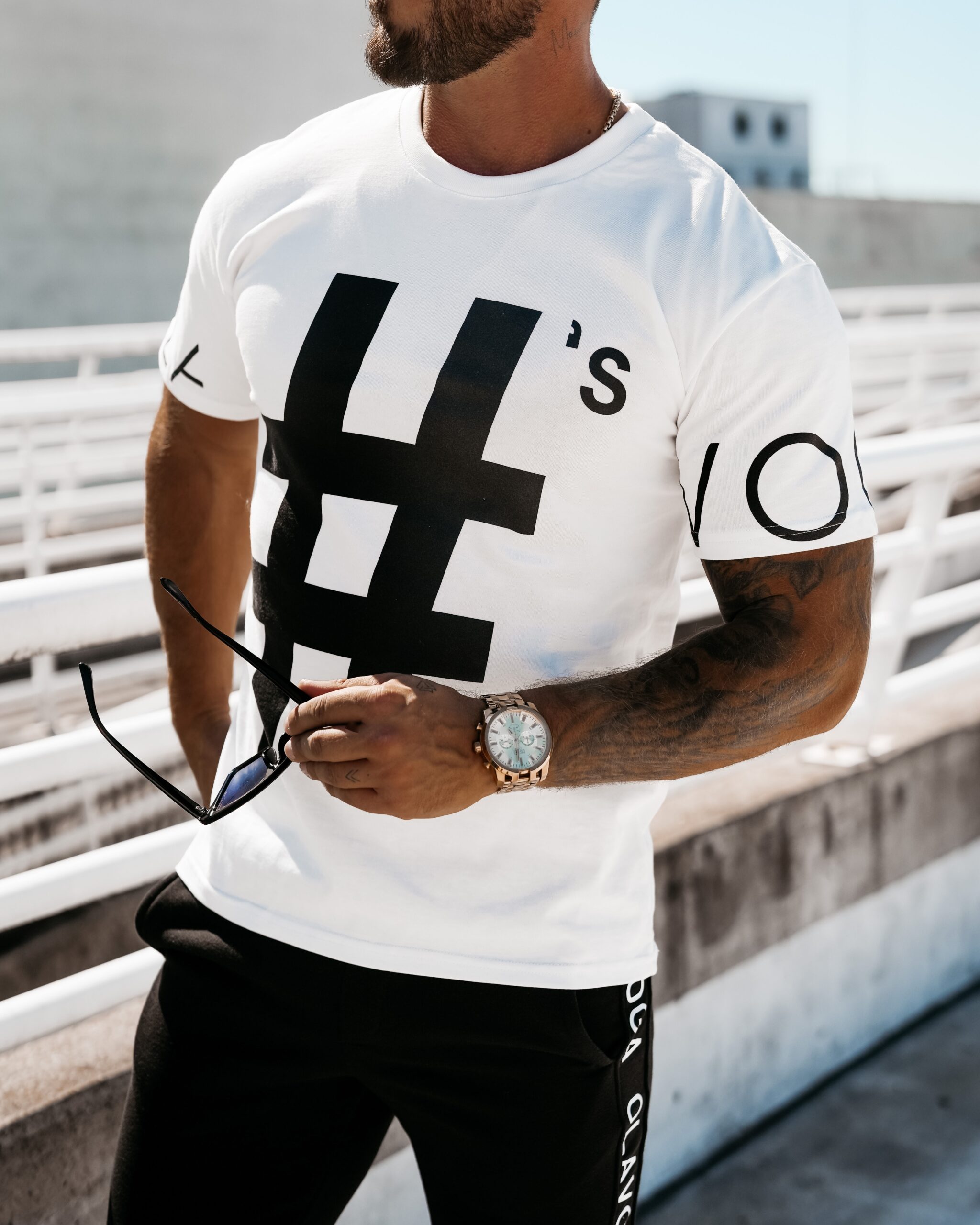 T-shirt męski z dużym printem BONES OLAVOGA biały T-shirt męski z dużym printem BONES OLAVOGA biały