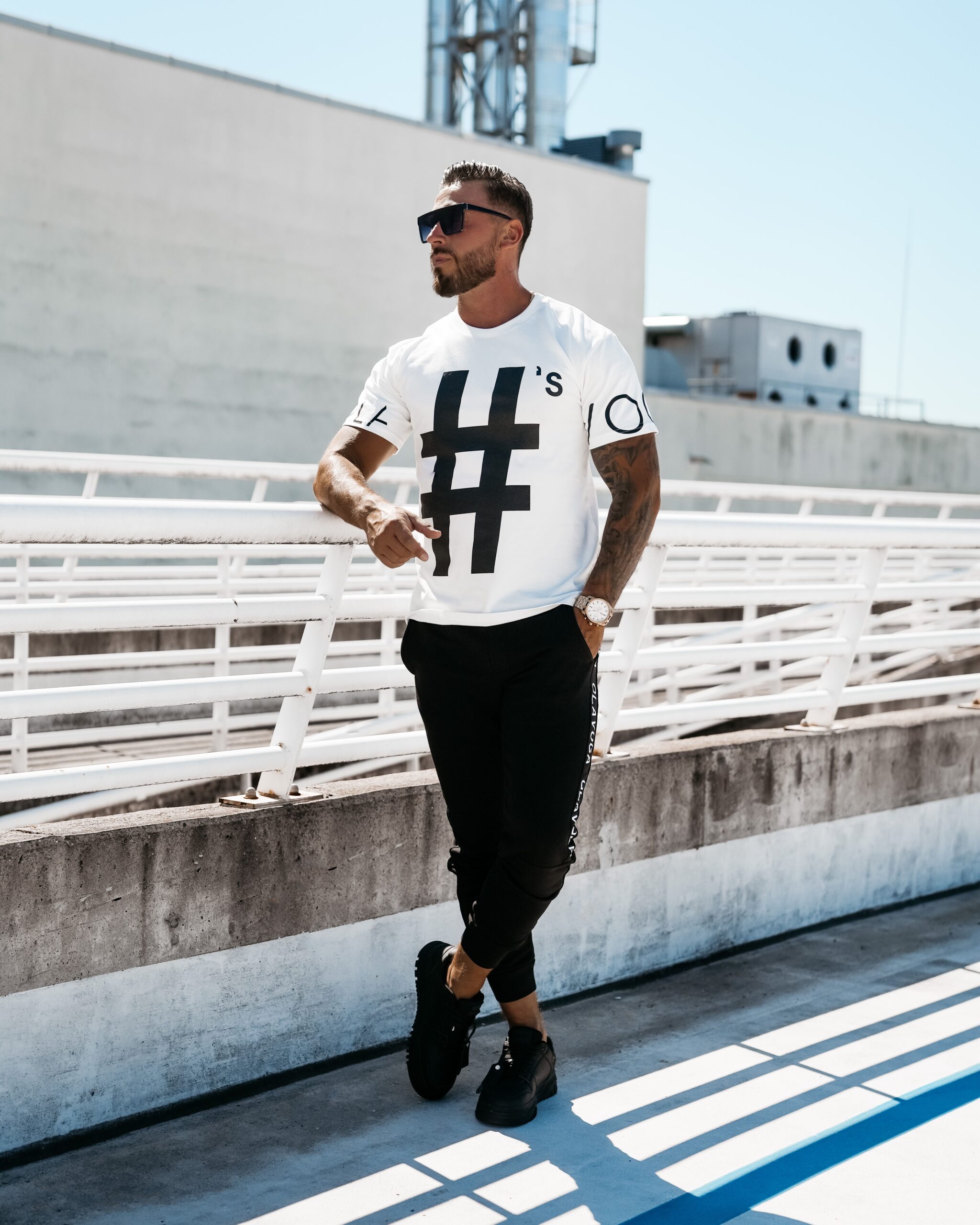 T-shirt męski z dużym printem BONES OLAVOGA biały