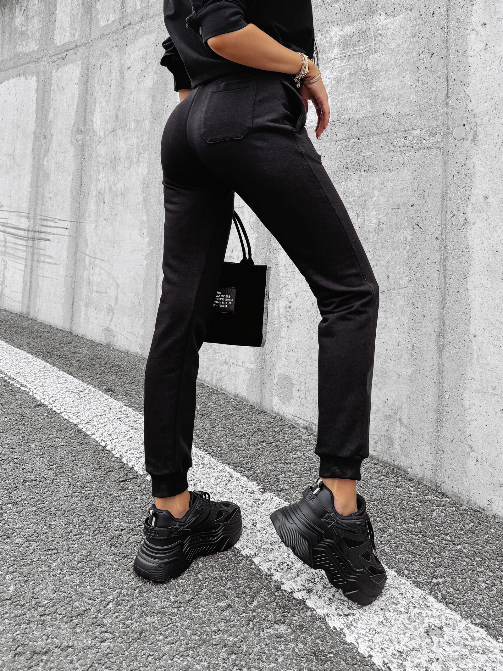 Spodnie dresowe z myszką Mickey SUPERION OLAVOGA czarne Spodnie dresowe z myszką Mickey SUPERION OLAVOGA czarne