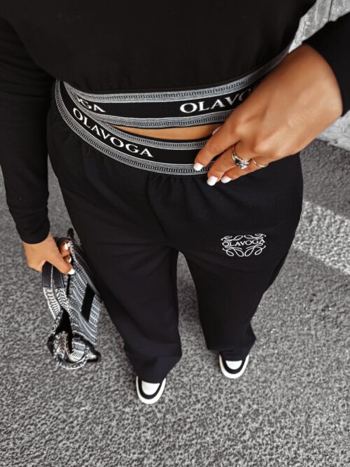 Spodnie o luźnym fasonie HOLLY OLAVOGA czarne