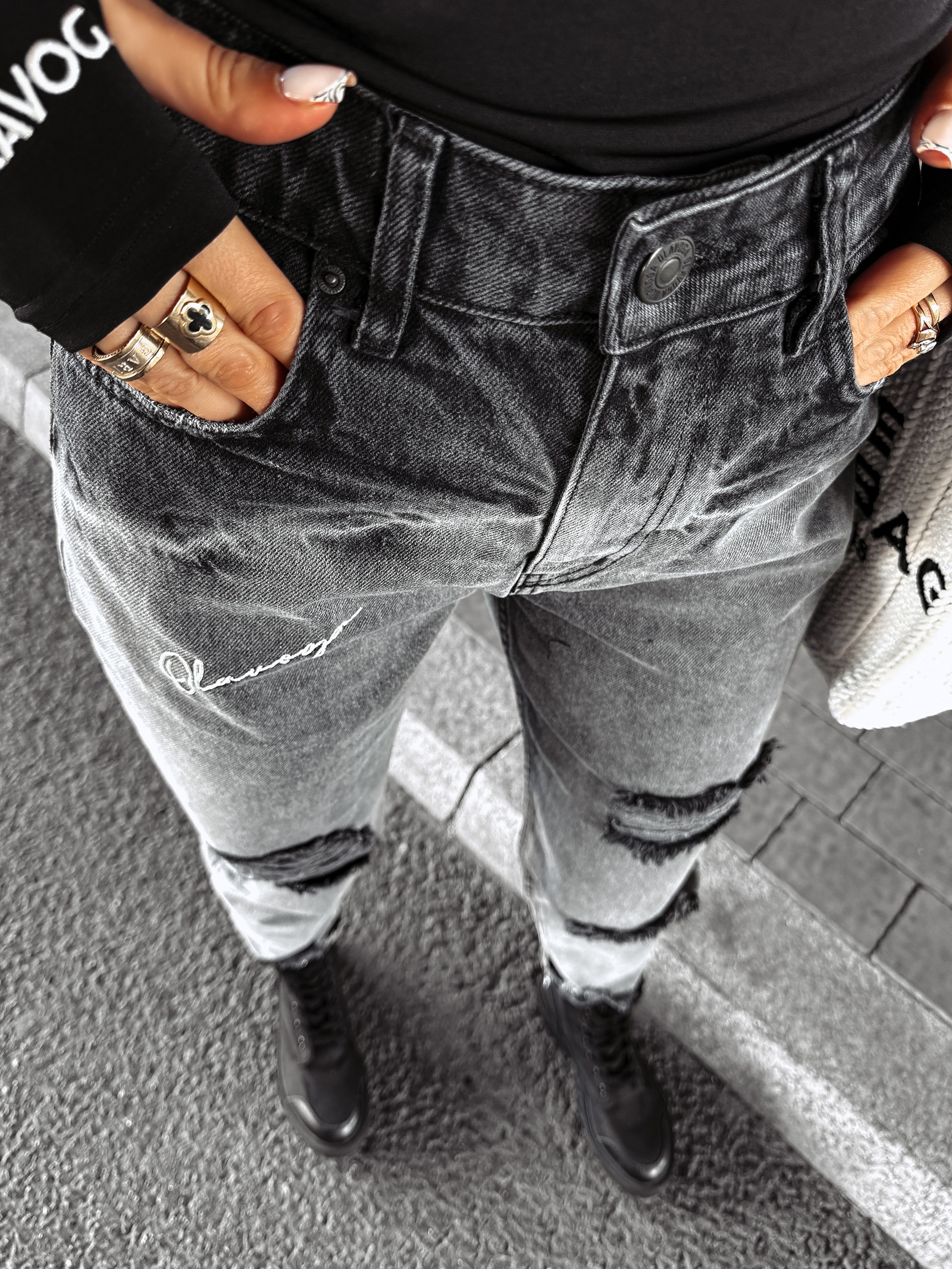 Spodnie jeansowe z przetarciami TYPER OLAVOGA szare Spodnie jeansowe z przetarciami TYPER OLAVOGA szare