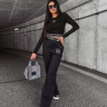 Bluzka dopasowana DOLLY OLAVOGA czarny