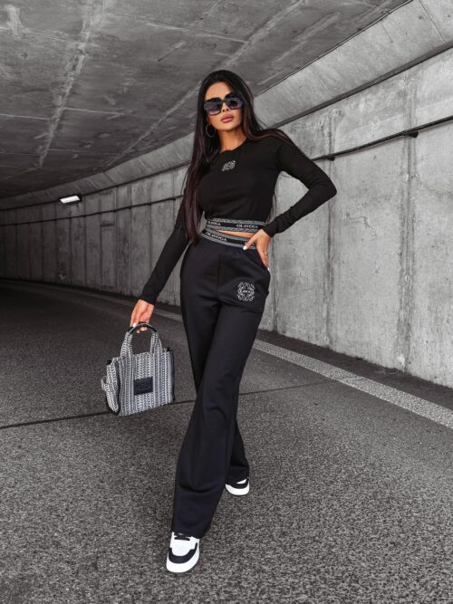 Bluzka dopasowana DOLLY OLAVOGA czarny