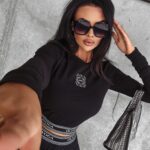 Bluzka dopasowana DOLLY OLAVOGA czarny