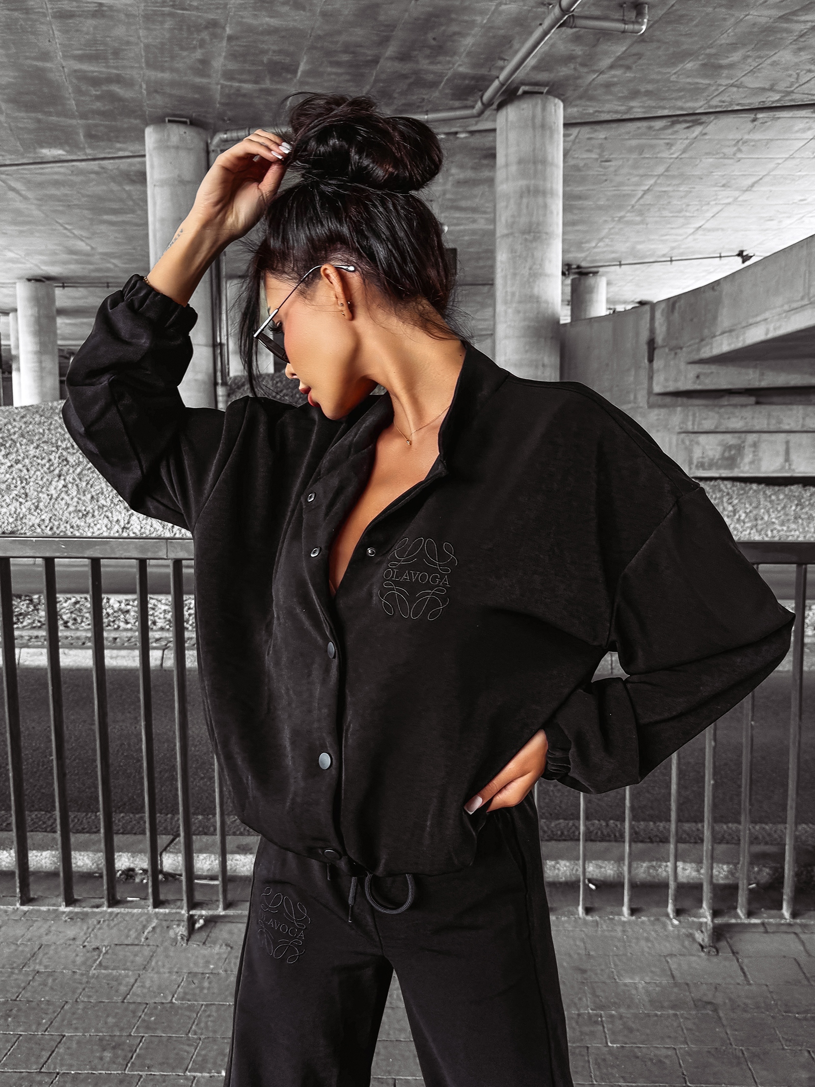 Komplet damski z bomberką SYDNEY OLAVOGA czarny Komplet damski z bomberką SYDNEY OLAVOGA czarny