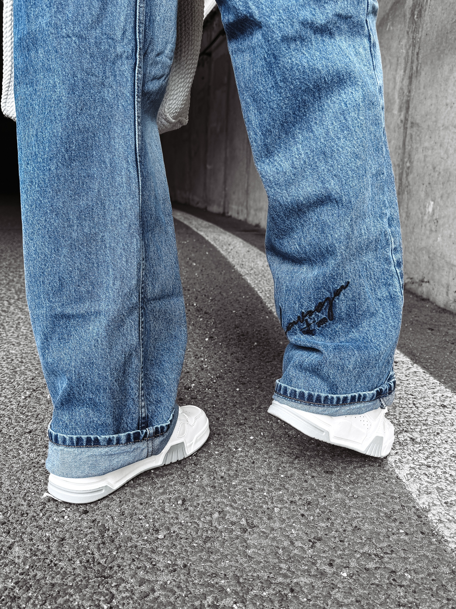 Spodnie jeansowe damskie baggy fit RIGA OLAVOGA niebieskie Spodnie jeansowe damskie baggy fit RIGA OLAVOGA niebieskie