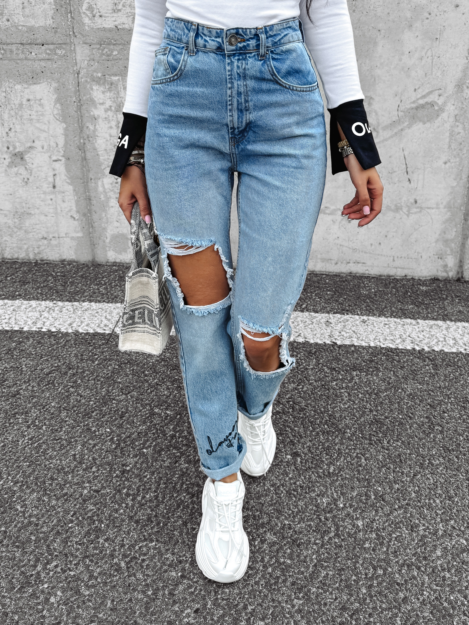 Spodnie mom jens z dziurami HORIZON OLAVOGA jasnoniebieskie