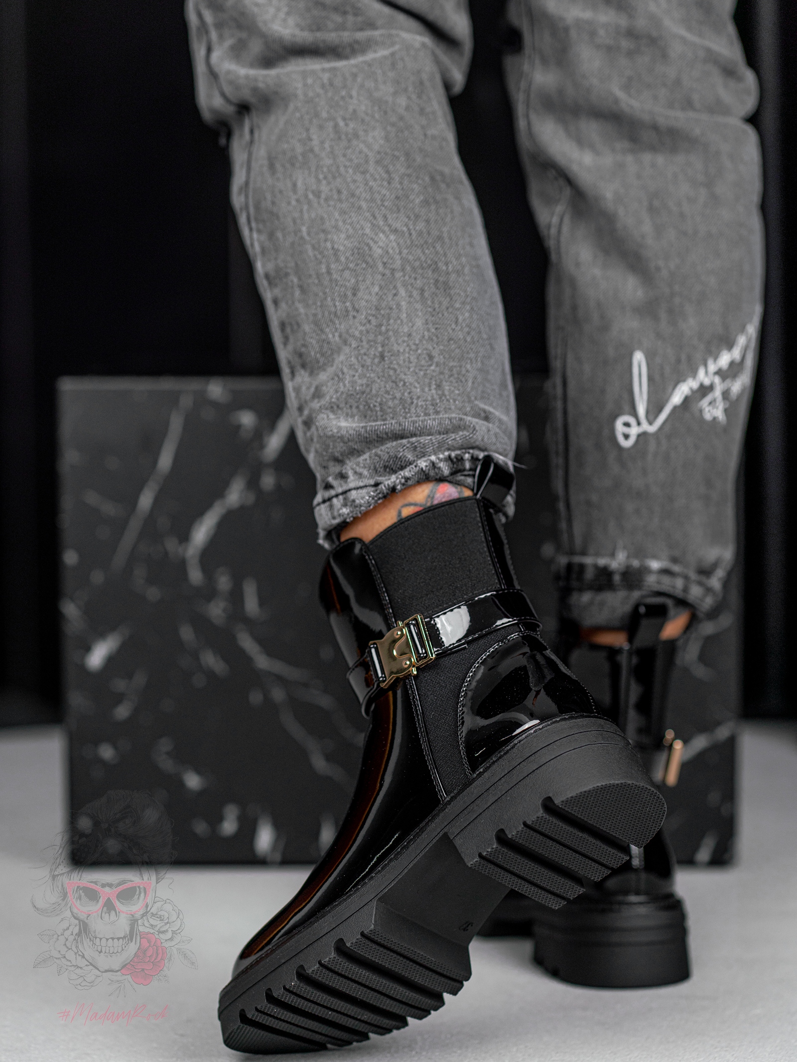 Botki klasyczne Madam Erts lakierowane czarne