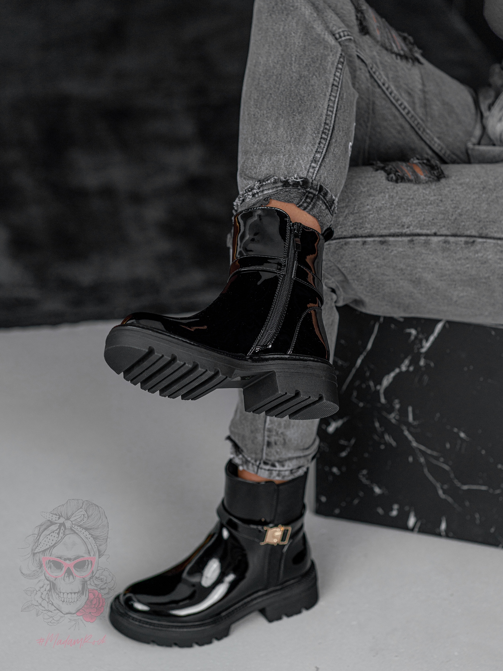 Botki klasyczne Madam Erts lakierowane czarne