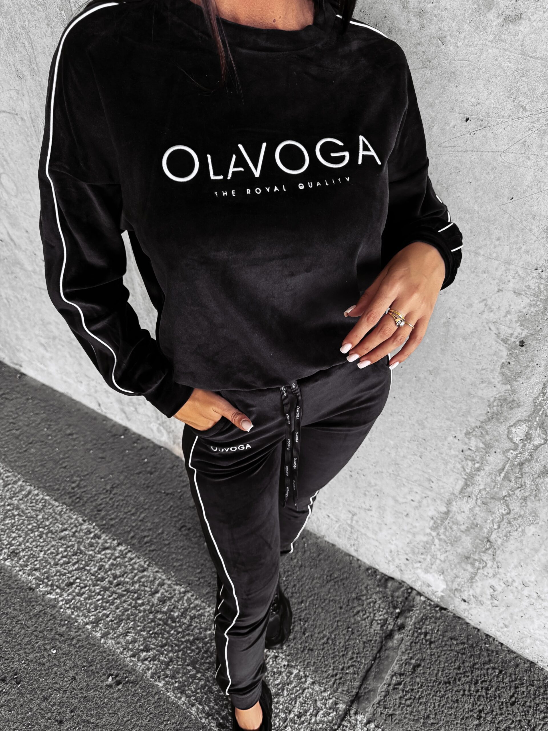 Komplet dres welurowy damski DRESSY OLAVOGA czarny