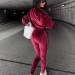 Komplet dres welurowy damski DRESSY OLAVOGA bordowy