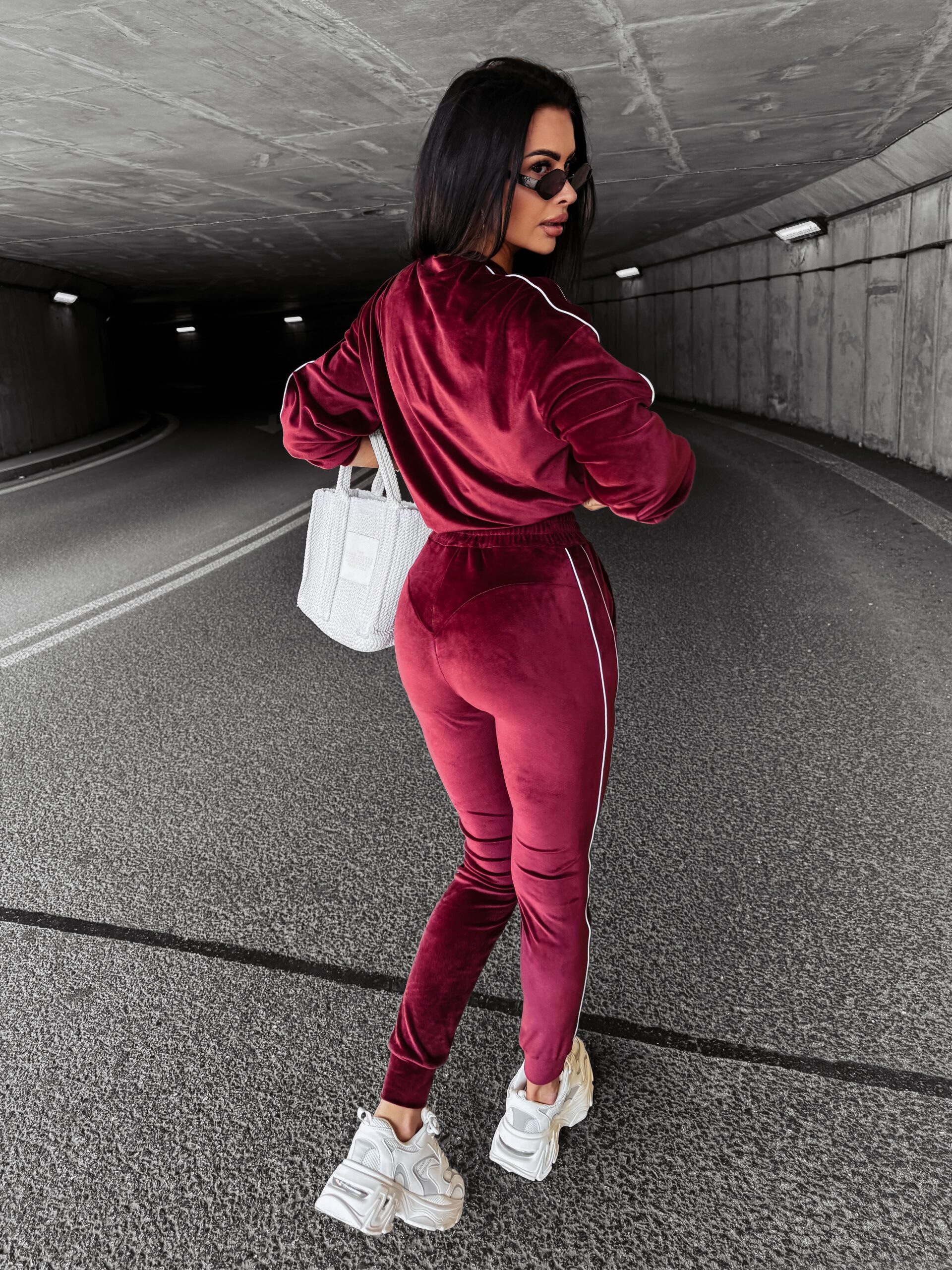 Komplet dres welurowy damski DRESSY OLAVOGA bordowy Komplet dres welurowy damski DRESSY OLAVOGA bordowy