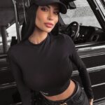 Bluzka dopasowana LULU OLAVOGA czarna