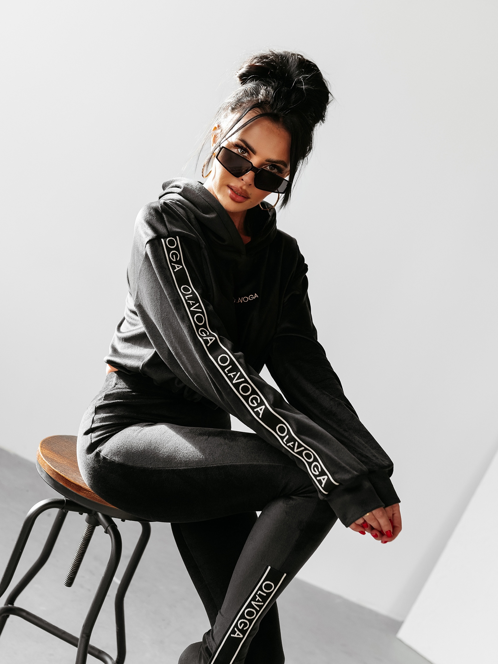 Dres damski welurowy CHANDAL OLAVOGA czarny